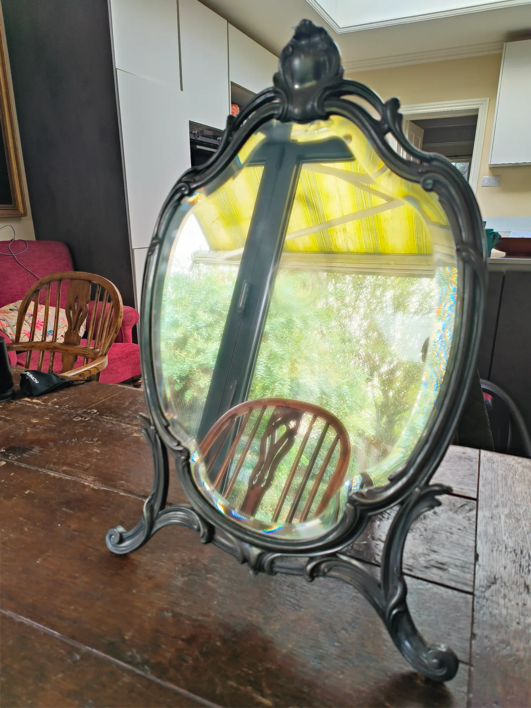 The final cosmetic blend was achieved using metallic finishes applied with an airbrush